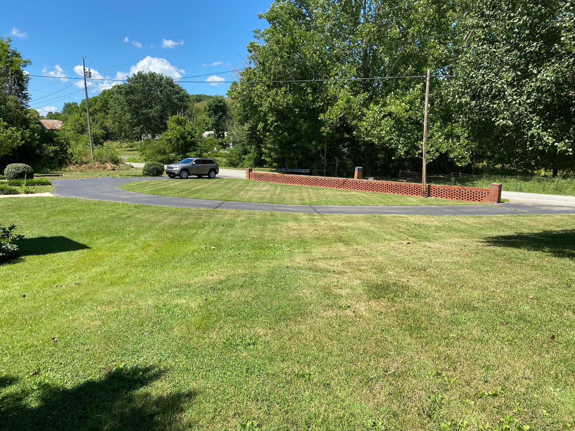1336 George Malone Road Greeneville, TN 37745 - Photo 8 of 32 Castle front yard