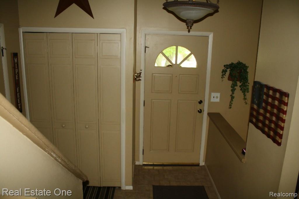 42548 Cherry Hill Road Novi, MI 48375 - Photo 8 of 35