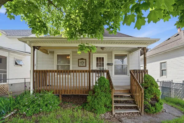 $114,900 | 118 5th Street, Silvis, IL 61282