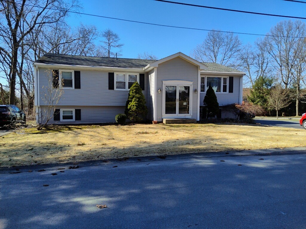 6 Tiffany Drive Cumberland, RI 02864 - Photo 1 of 16