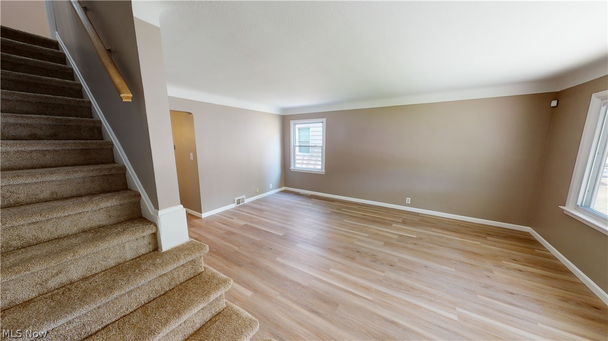 4119 Lowden Road Cleveland, OH 44121 - Photo 3 of 29