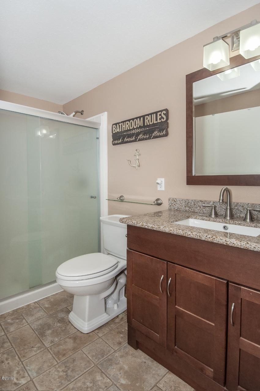 1525 North North Bank Road Otis, OR 97368 - Photo 32 of 40 Bathroom 1 (850x1280)
