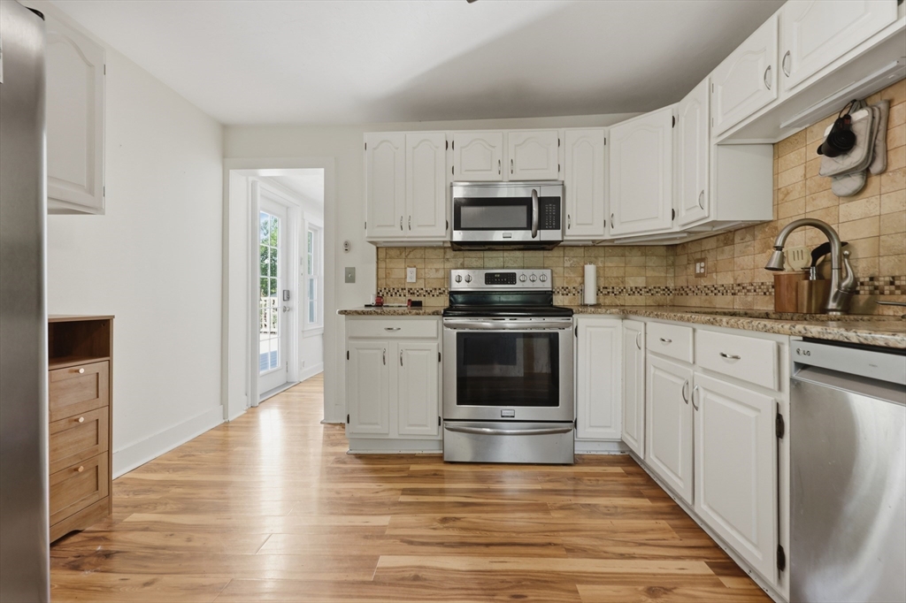 346 Oak Street Clinton, MA 01510 - Photo 3 of 23