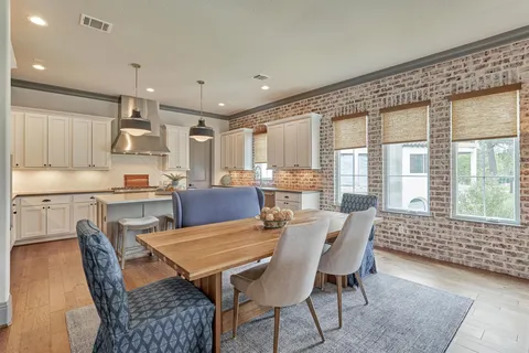 $1,395,000 | 42 Secluded Trail, The Woodlands, TX 77380