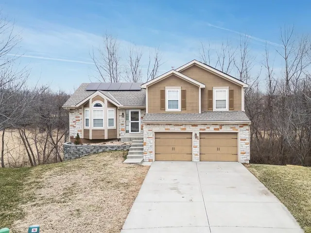 $435,000 | 11911 North Charlotte Street, Kansas City, MO 64155