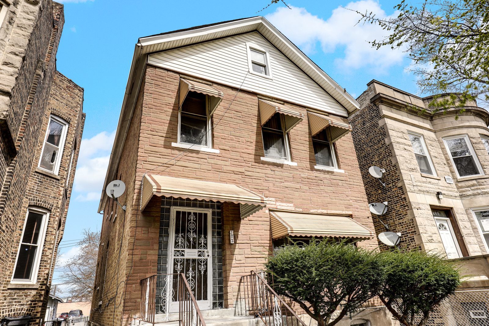 722 West Marquette Road Chicago, IL 60621 - Photo 47 of 47 a front view of a house with a yard