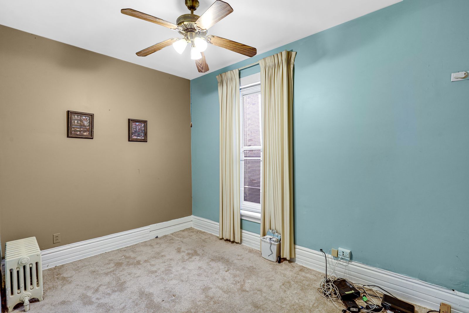 722 West Marquette Road Chicago, IL 60621 - Photo 8 of 47 a view of a livingroom with a chandelier fan