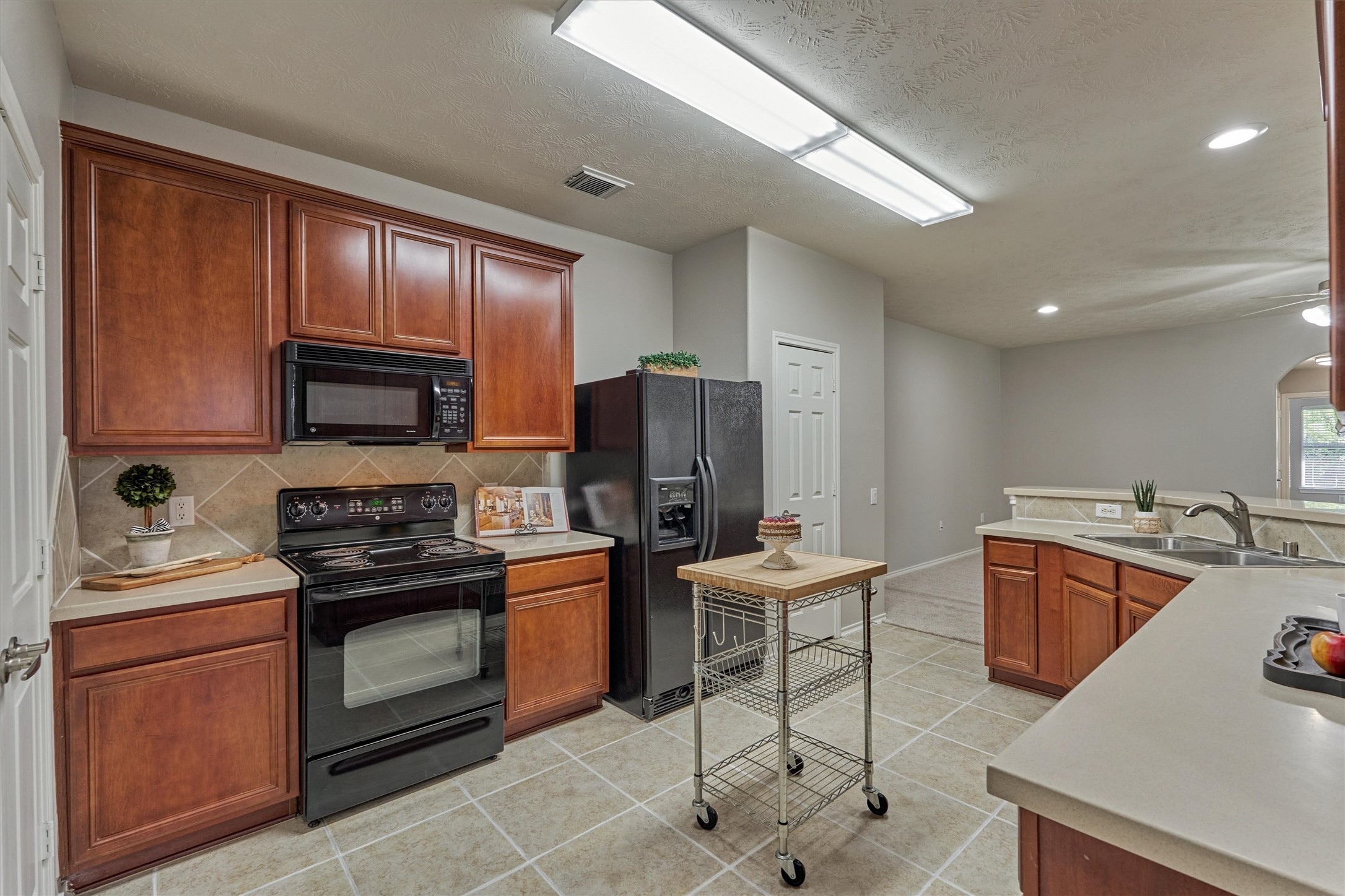 7 Greenwich Place Conroe, TX 77384 - Photo 11 of 28