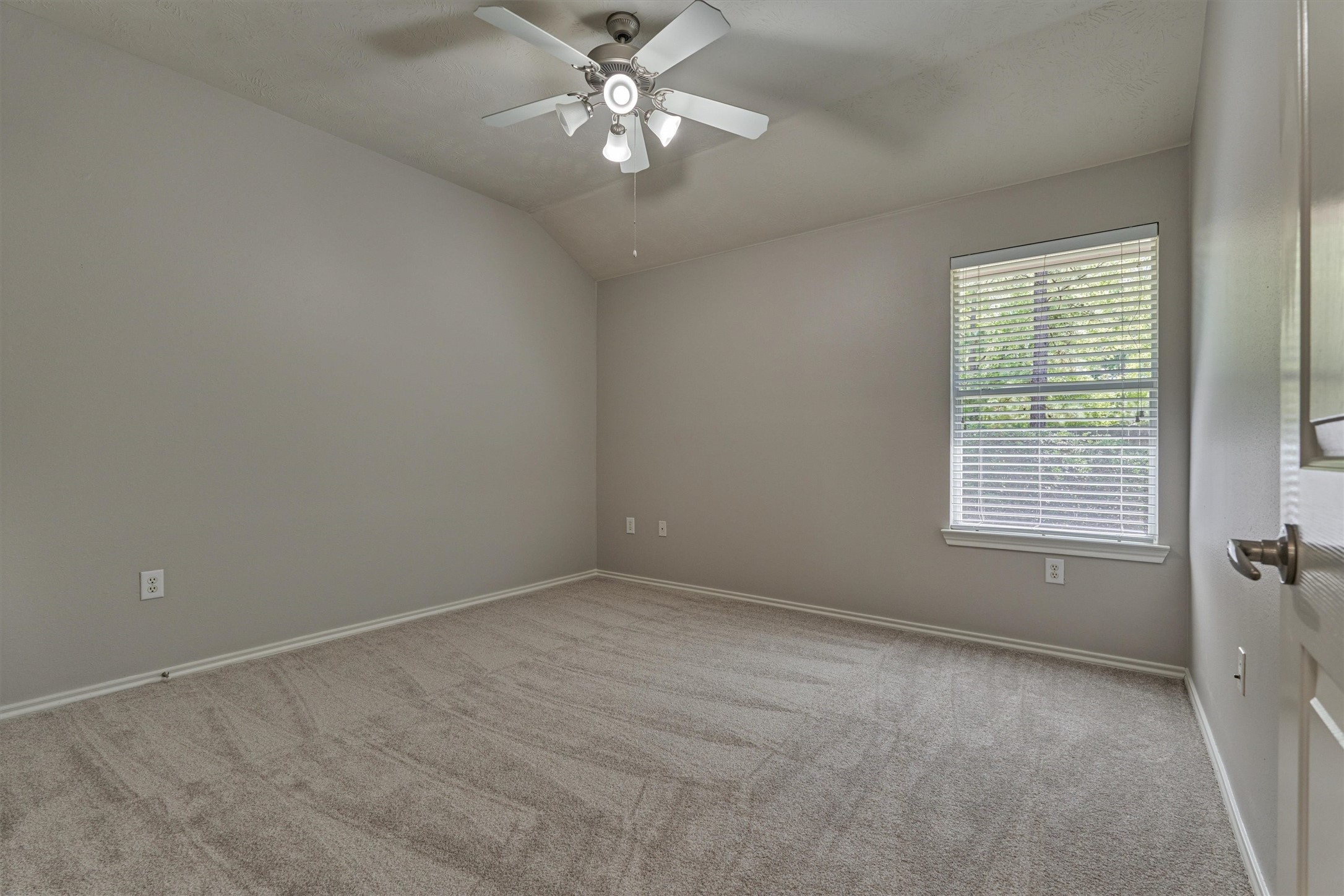 7 Greenwich Place Conroe, TX 77384 - Photo 17 of 28