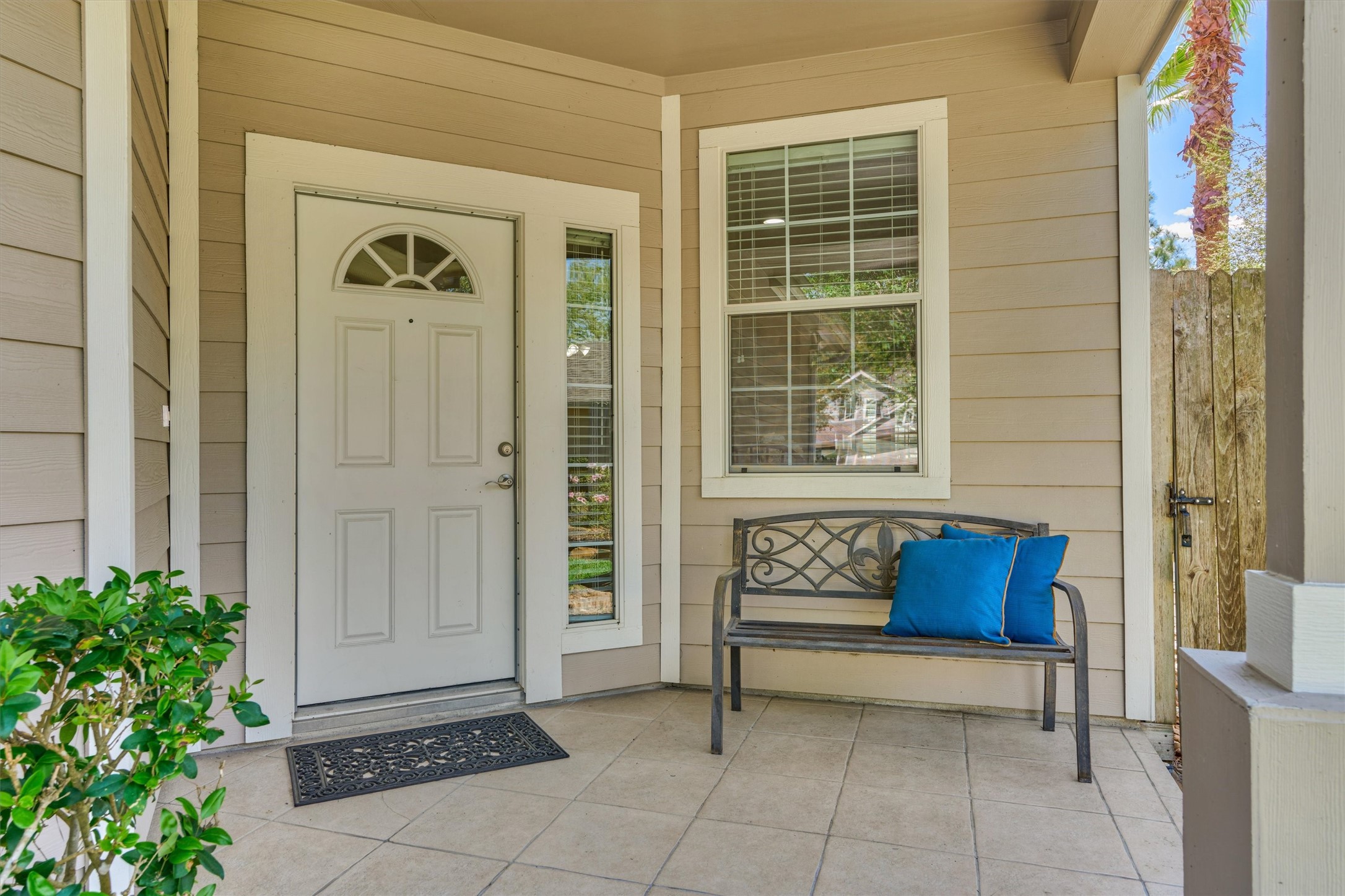 7 Greenwich Place Conroe, TX 77384 - Photo 4 of 28