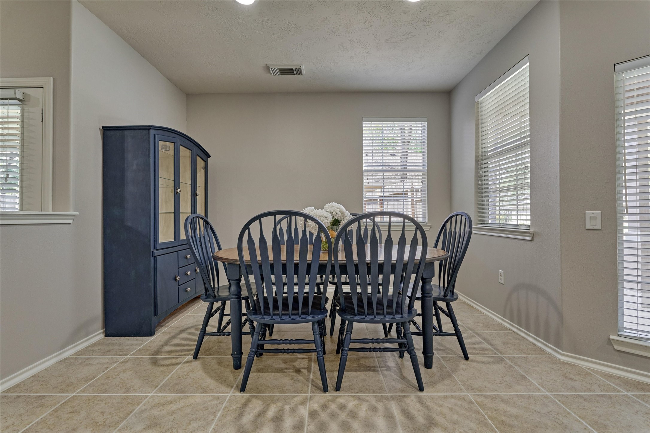 7 Greenwich Place Conroe, TX 77384 - Photo 6 of 28