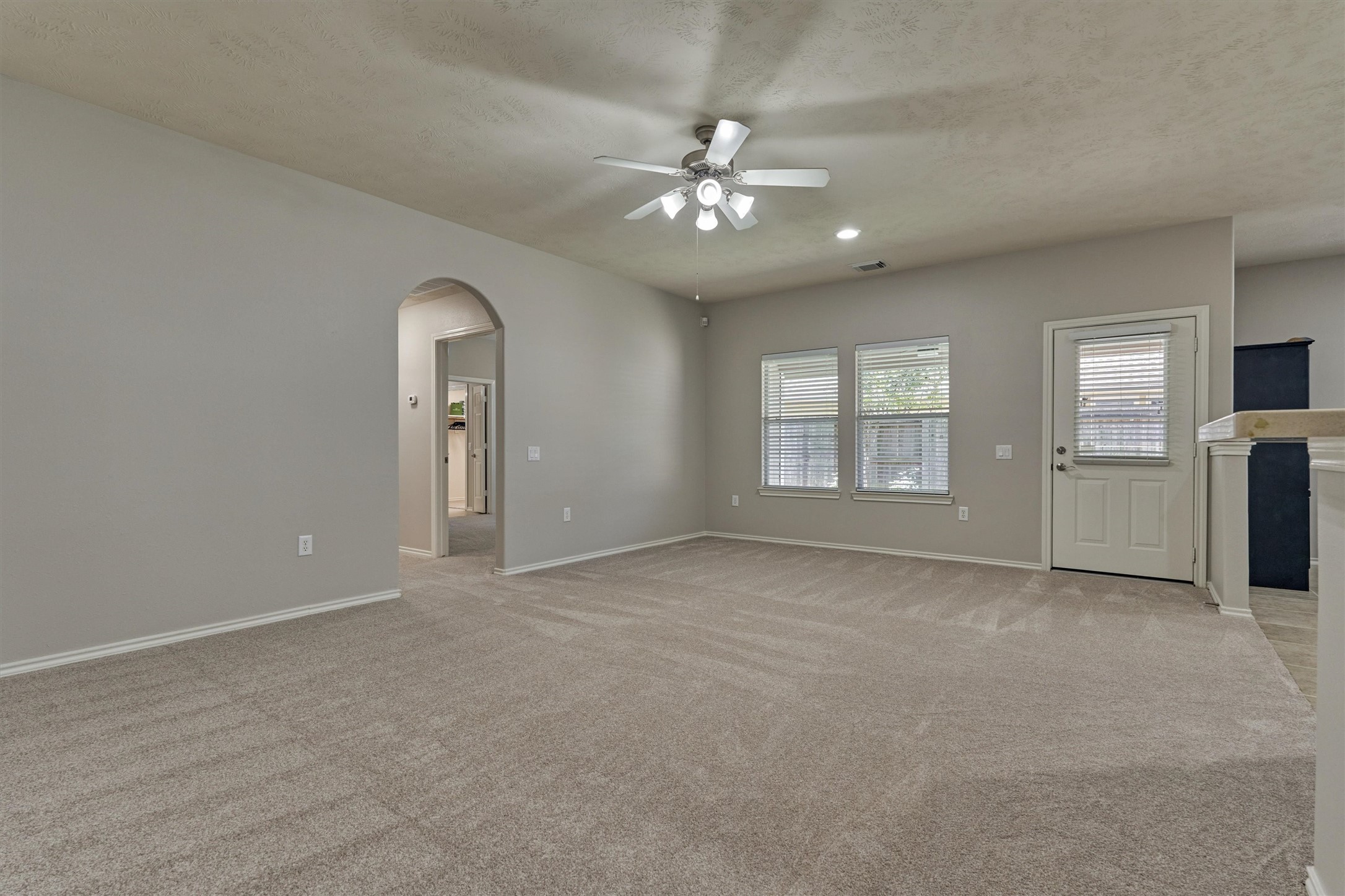 7 Greenwich Place Conroe, TX 77384 - Photo 7 of 28