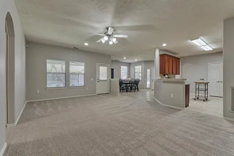 $250,000 | 7 Greenwich Place, Conroe, TX 77384