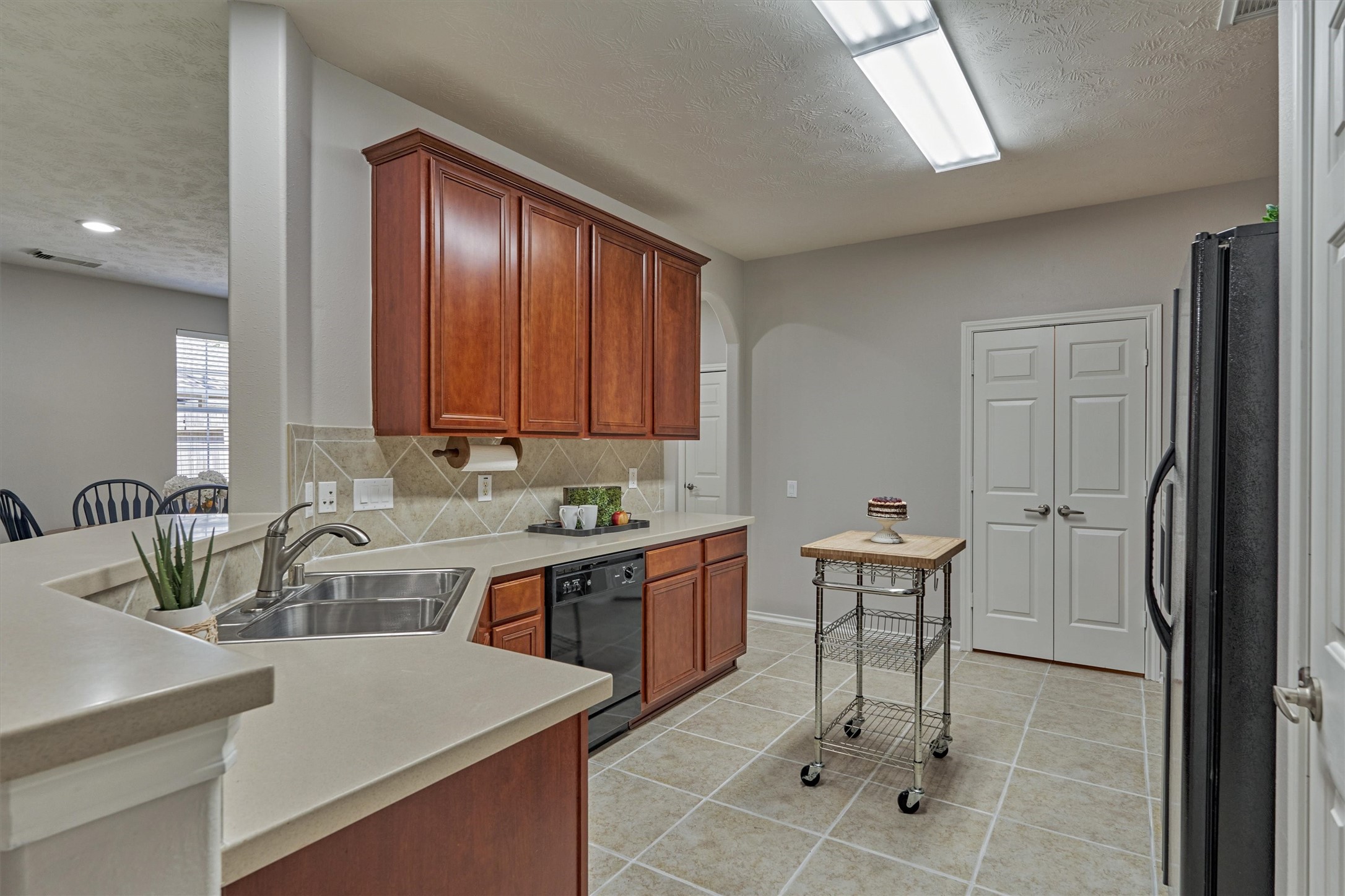 7 Greenwich Place Conroe, TX 77384 - Photo 9 of 28