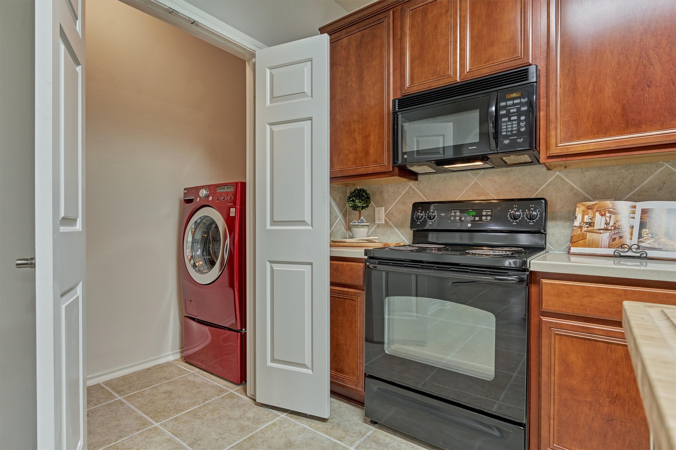 7 Greenwich Place Conroe, TX 77384 - Photo 10 of 28