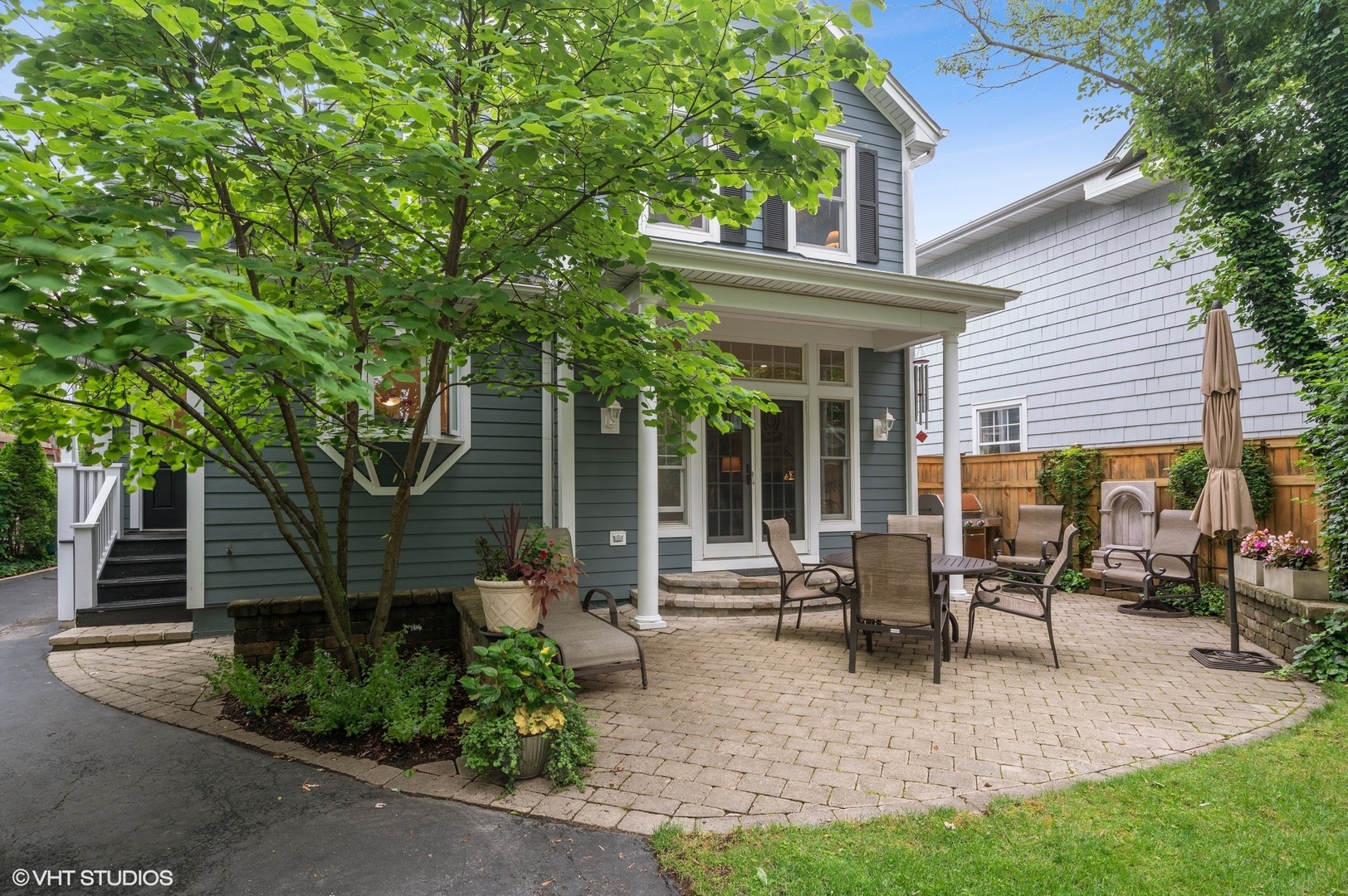 315 16th Street Wilmette, IL 60091 - Photo 11 of 31 a view of a house with backyard and sitting area