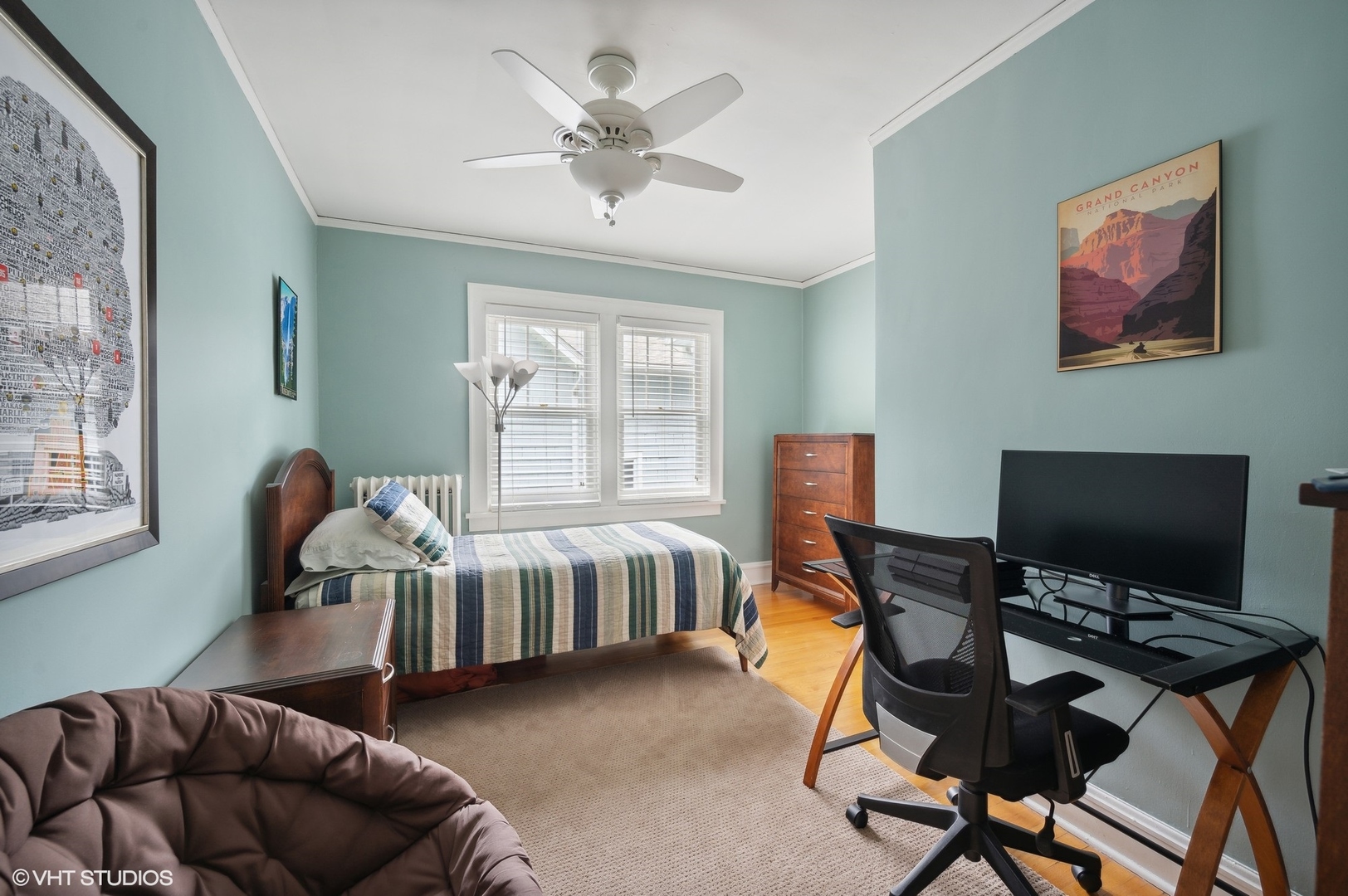 315 16th Street Wilmette, IL 60091 - Photo 18 of 31 a living room with furniture and a flat screen tv