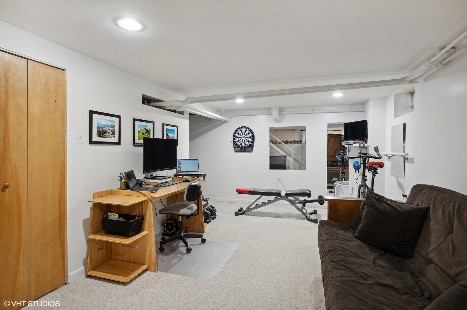 315 16th Street Wilmette, IL 60091 - Photo 23 of 31 a living room with furniture and a flat screen tv
