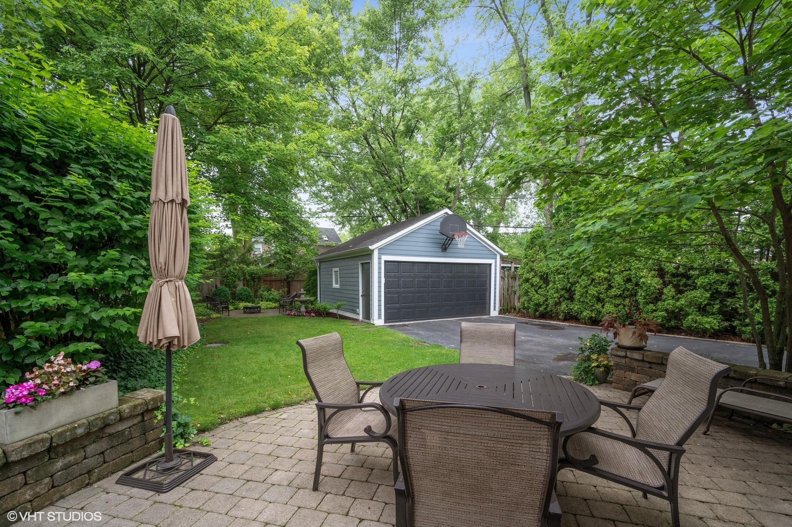 315 16th Street Wilmette, IL 60091 - Photo 24 of 31 a front view of a house with garden