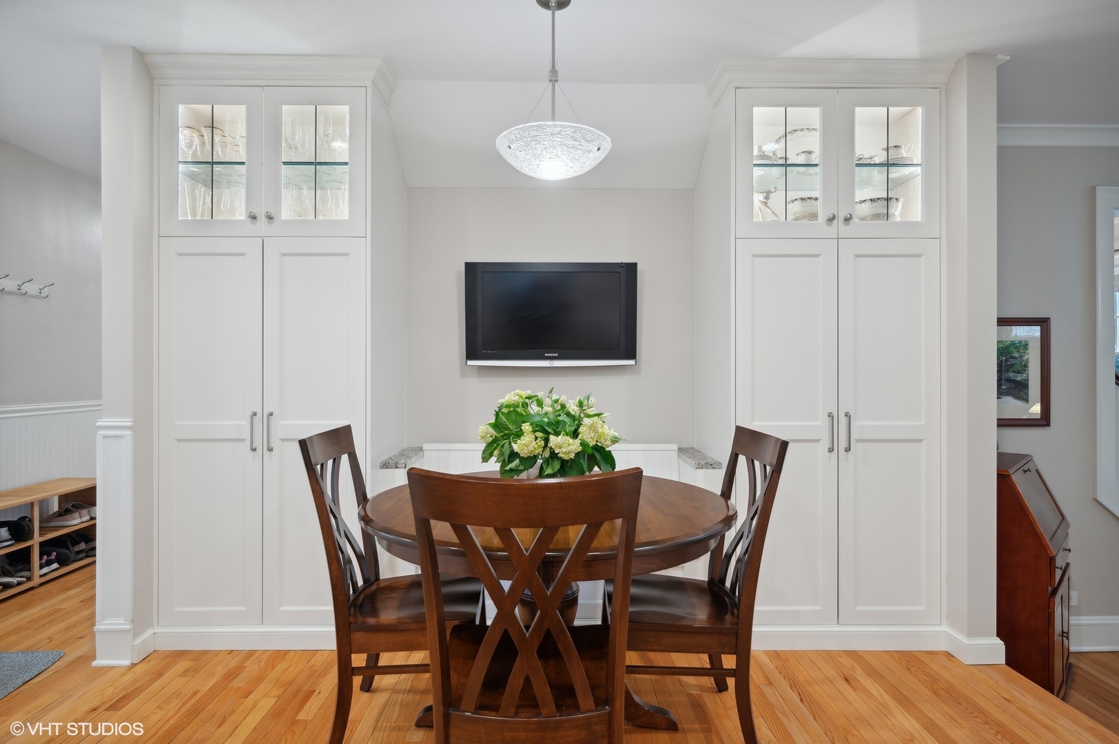 315 16th Street Wilmette, IL 60091 - Photo 4 of 31 a view of a dining room with furniture and wooden floor