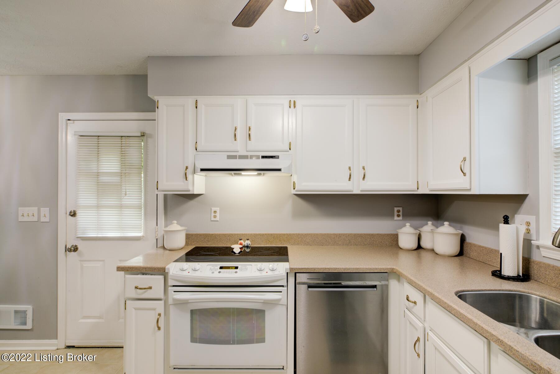 2922 Winterhaven Road Louisville, KY 40220 - Photo 10 of 36 GSP-2922_Winterhaven_Rd-10