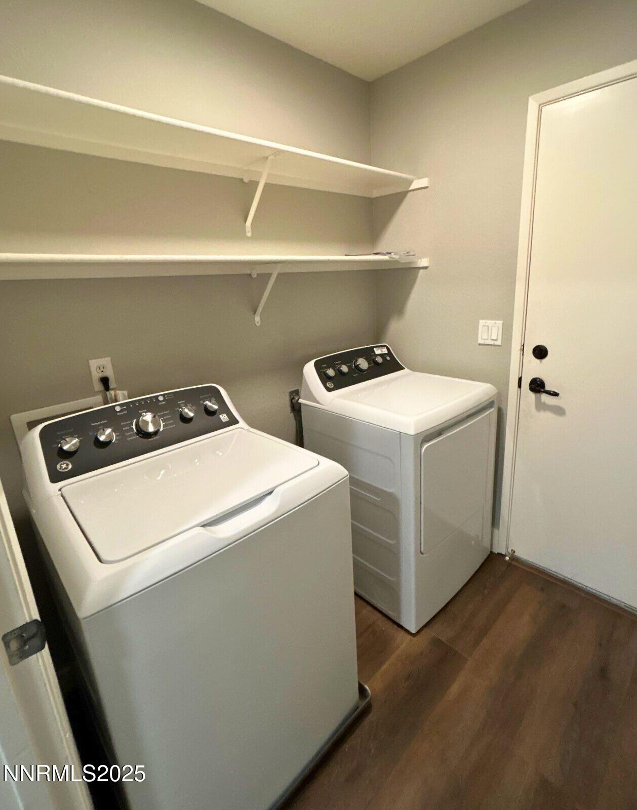 8657 Silver Shores Drive Reno, NV 89506 - Photo 10 of 12 a utility room with dryer and washer