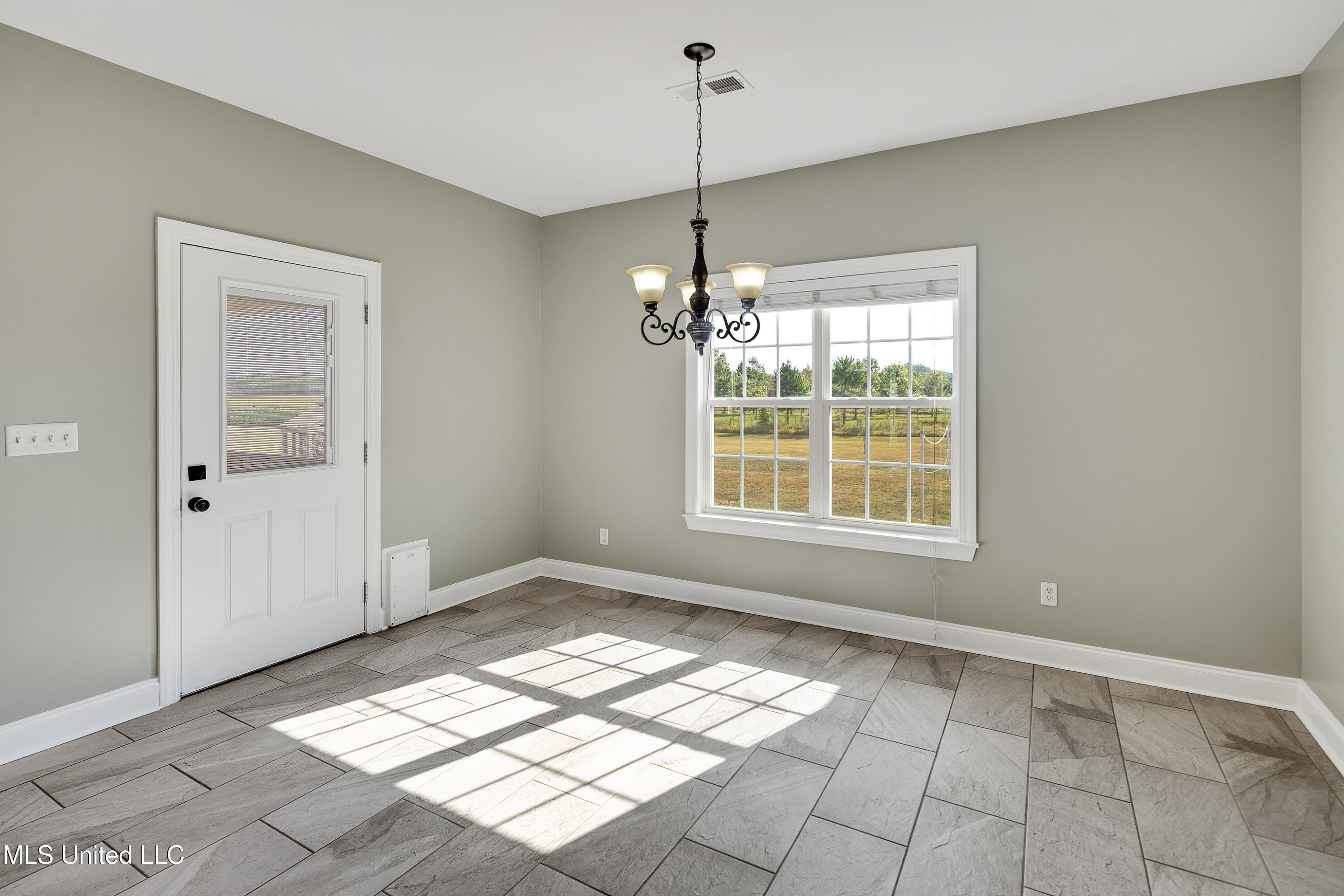 1778 Sunset Farms Drive Hernando, MS 38632 - Photo 18 of 64 Breakfast nook