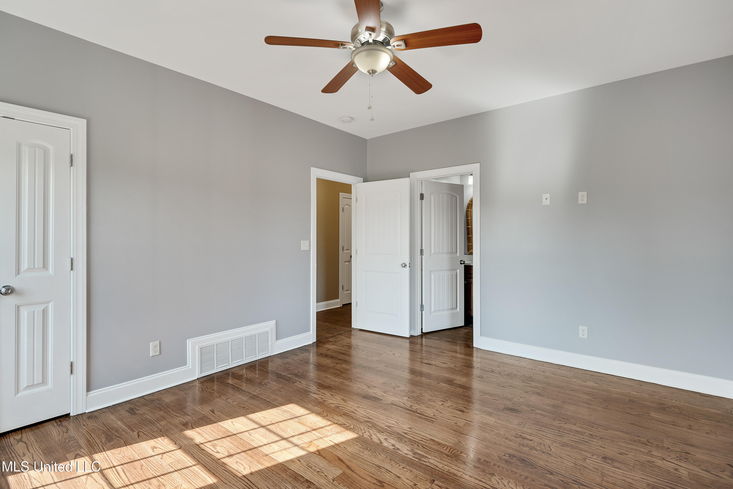 1778 Sunset Farms Drive Hernando, MS 38632 - Photo 26 of 64 Third en suite bedroom