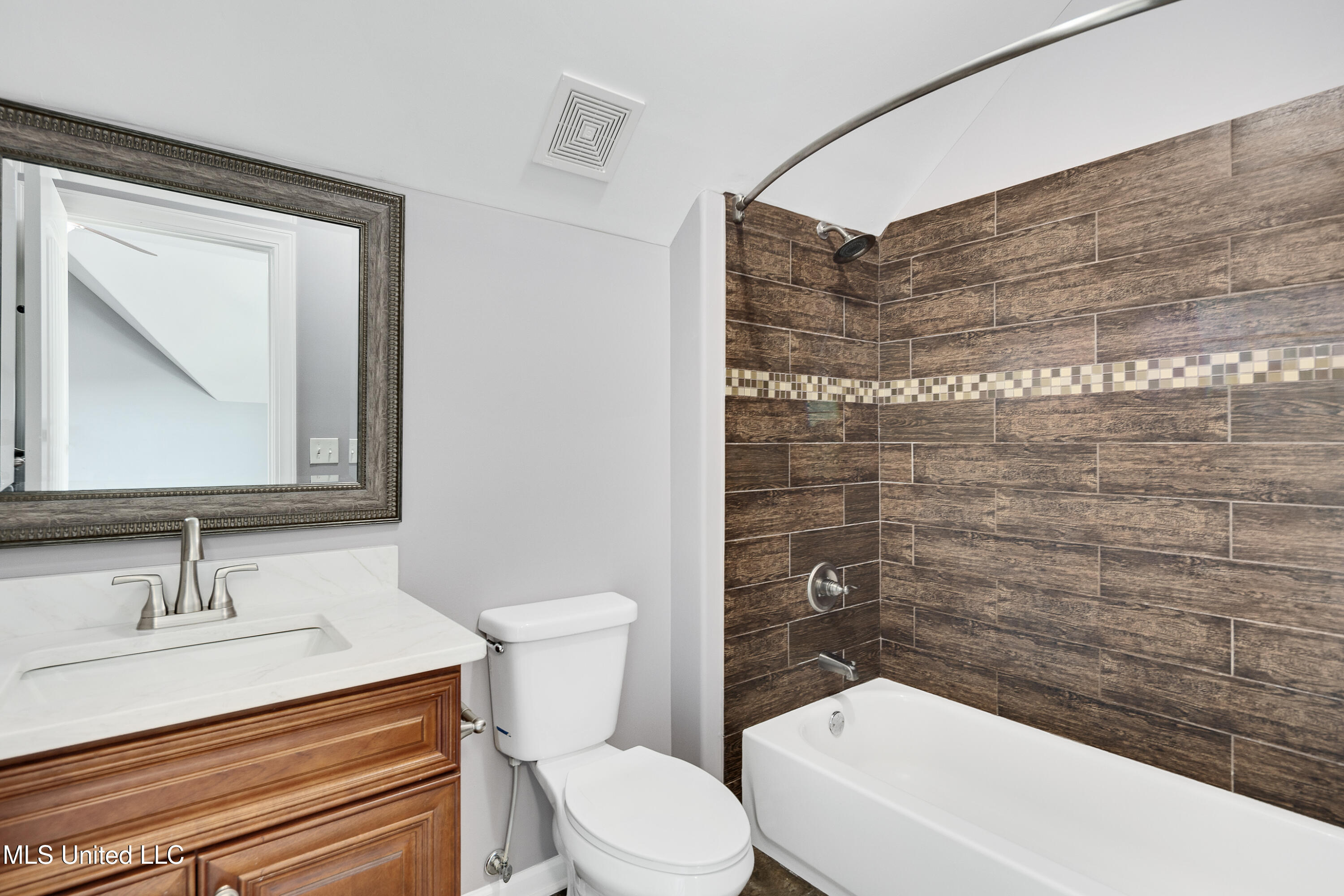 1778 Sunset Farms Drive Hernando, MS 38632 - Photo 37 of 64 Upstairs bath