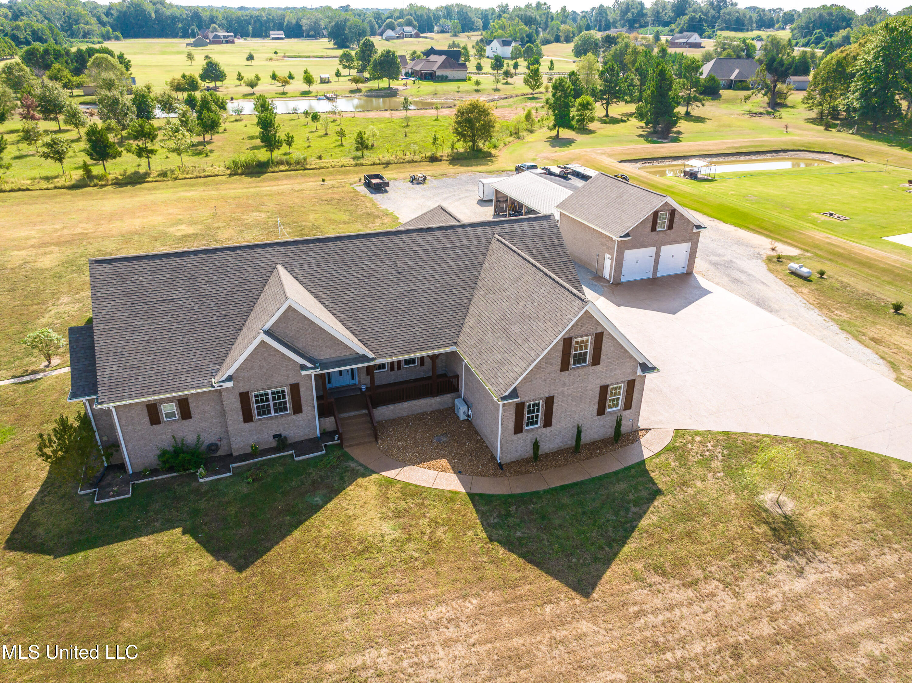 1778 Sunset Farms Drive Hernando, MS 38632 - Photo 4 of 64 Front view