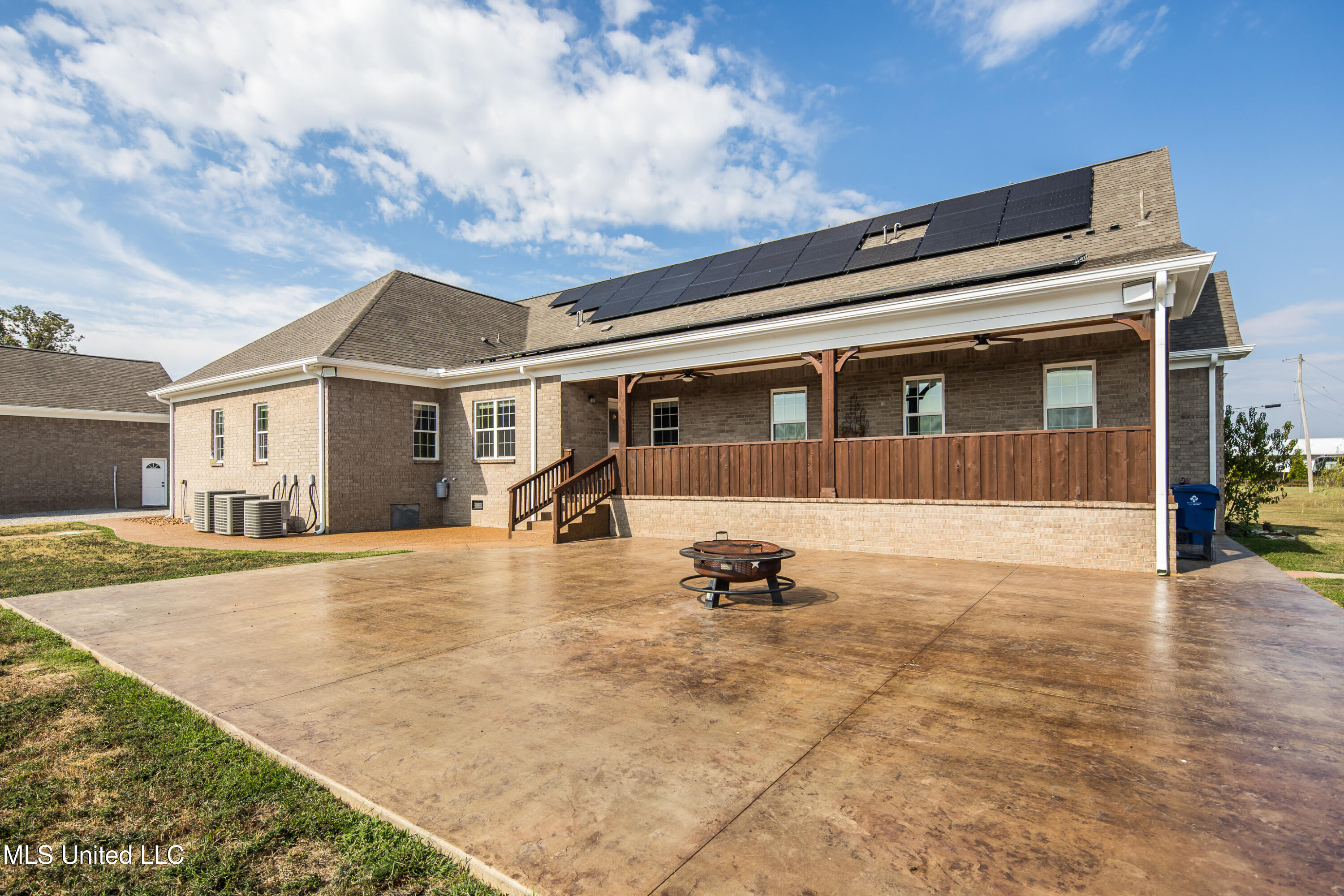 1778 Sunset Farms Drive Hernando, MS 38632 - Photo 41 of 64 30x40 concrete patio