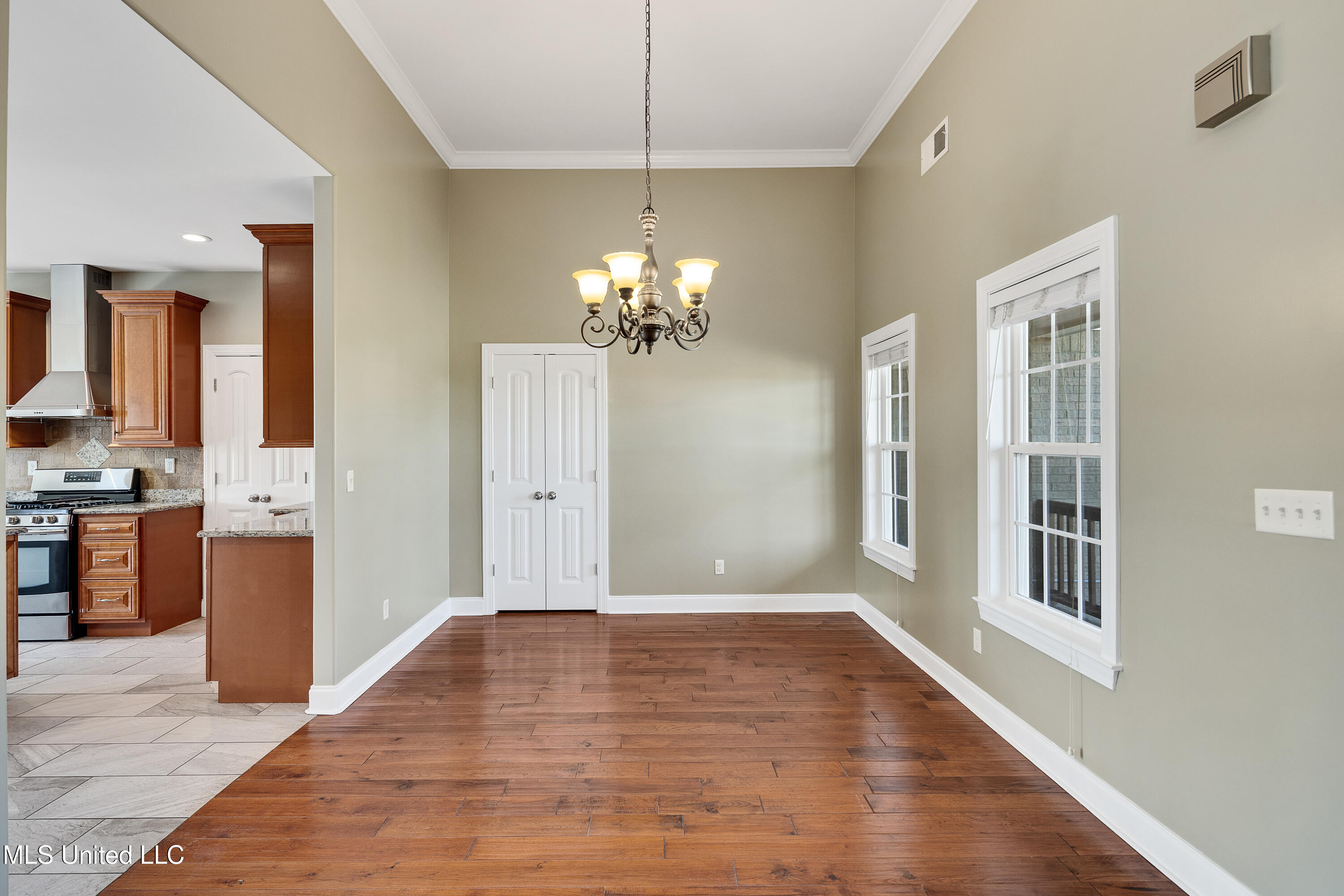 1778 Sunset Farms Drive Hernando, MS 38632 - Photo 10 of 64 Dining Area