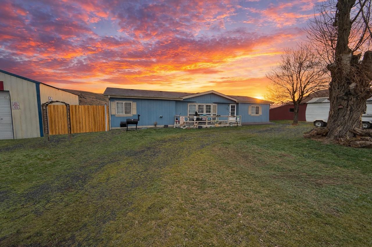 81 Morrow Street Endicott, WA 99125 - Photo 1 of 31