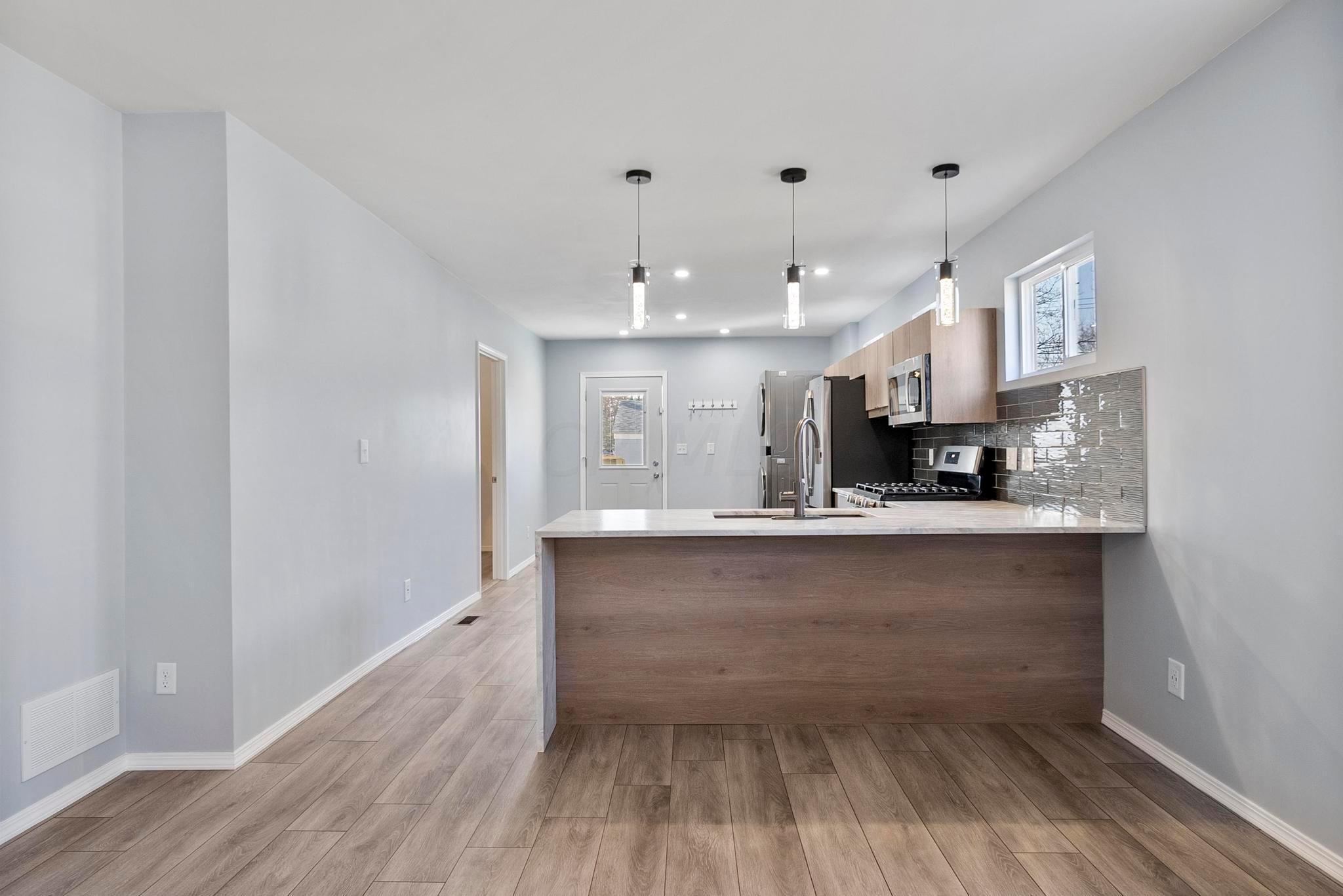 2023 Ferris Road Columbus, OH 43224 - Photo 5 of 24 breakfast bar