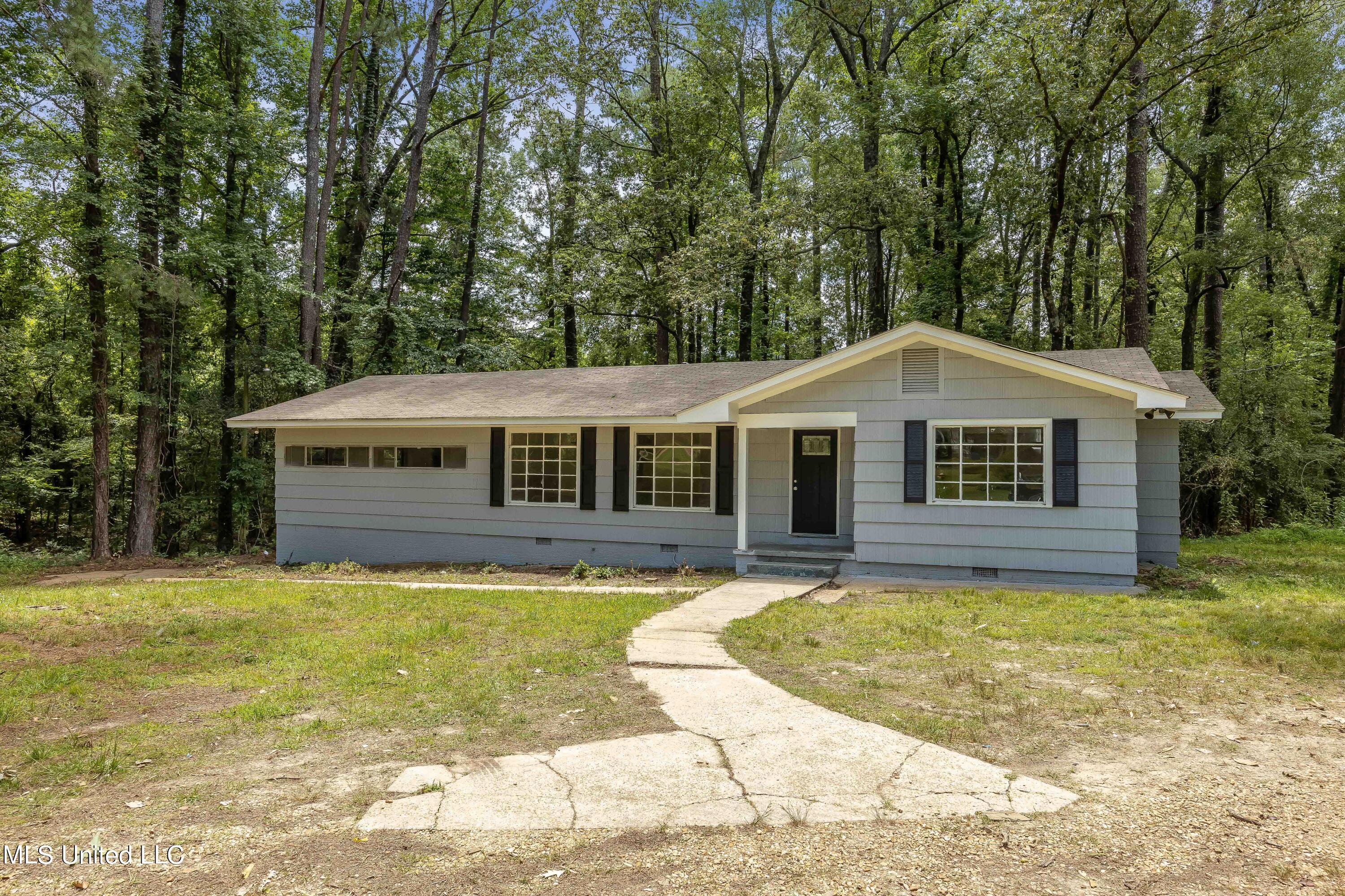 113 Lakeshore Road Jackson, MS 39212 - Photo 1 of 15 113 Lakeshore-5
