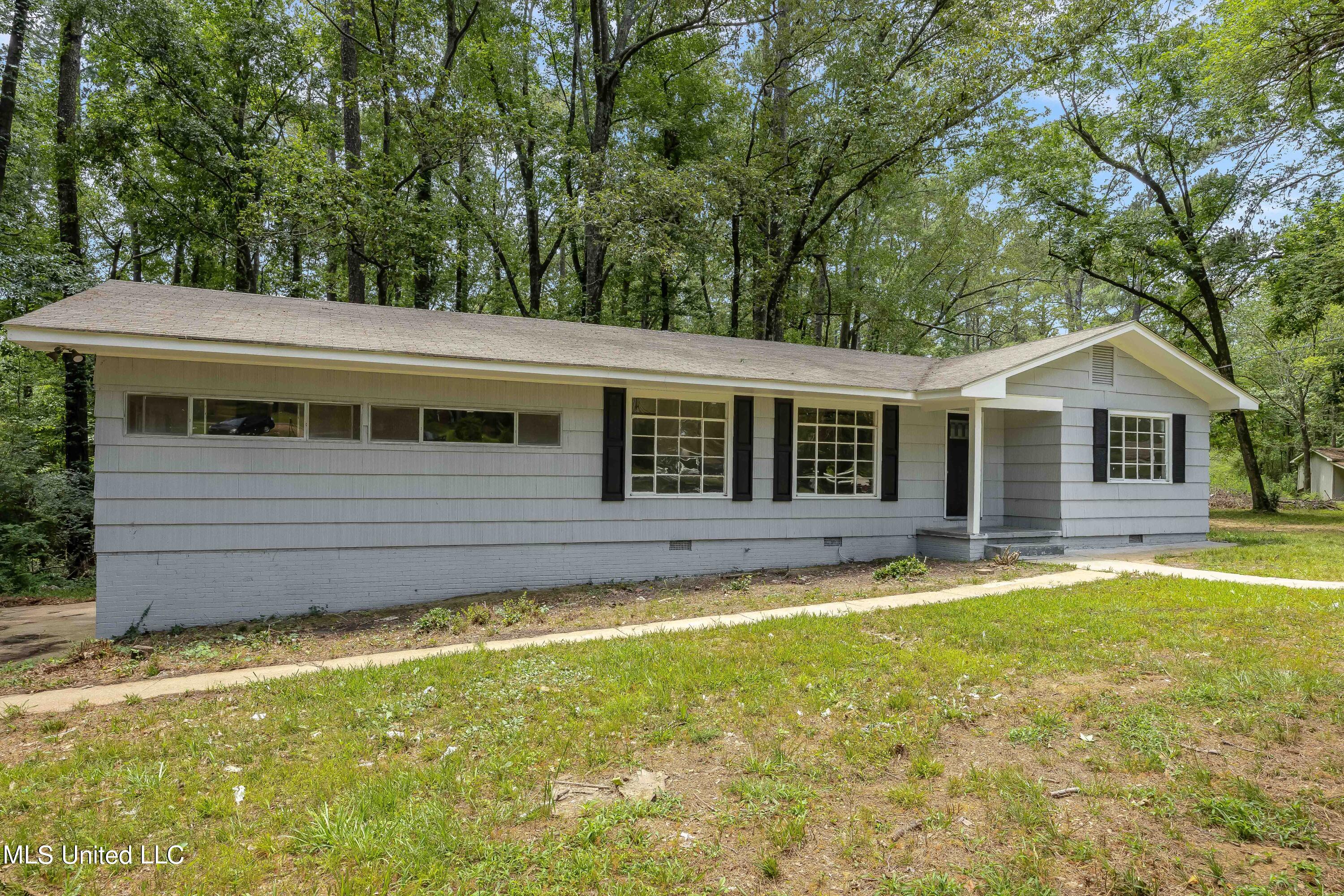113 Lakeshore Road Jackson, MS 39212 - Photo 2 of 15 113 Lakeshore-7