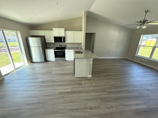 17590 Southwest 112th Place Dunnellon, FL 34432 - Photo 4 of 31 a view of a kitchen with microwave and stove