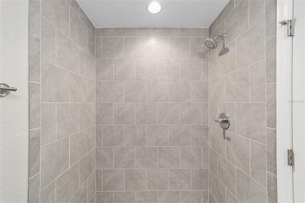 17590 Southwest 112th Place Dunnellon, FL 34432 - Photo 10 of 31 a bathroom with a shower