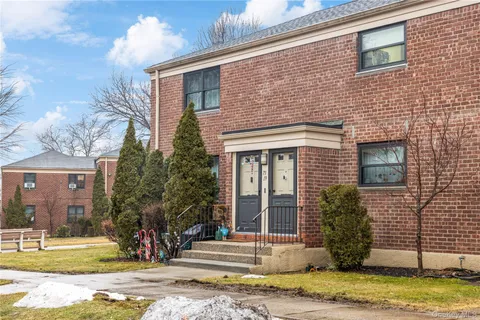 $385,000 | 73-19 220th Street, Unit 140B2 | Oakland Gardens