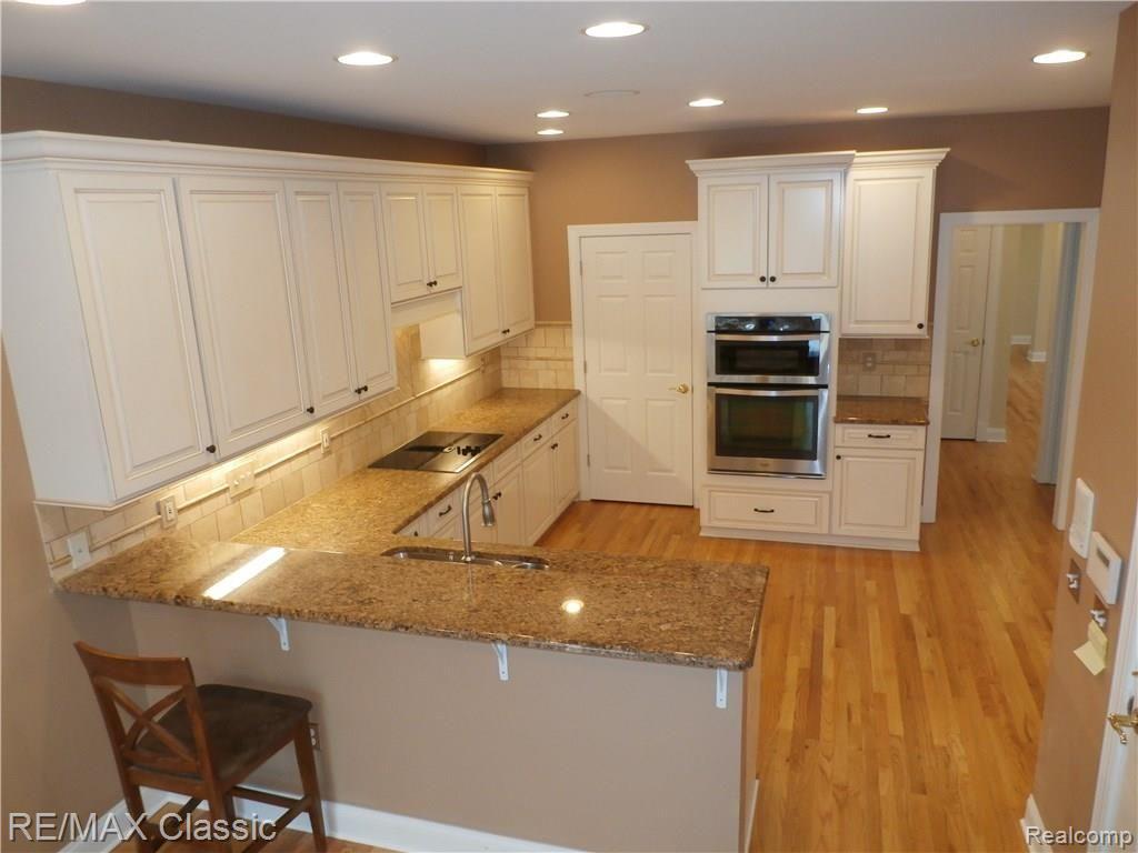 49673 Timber Trail Novi, MI 48374 - Photo 15 of 51 P3140148.JPG
