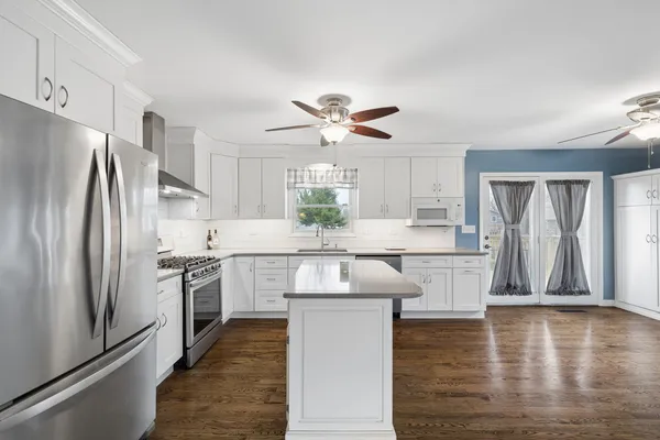 $415,000 | 146 South Anderson Road, New Lenox, IL 60451