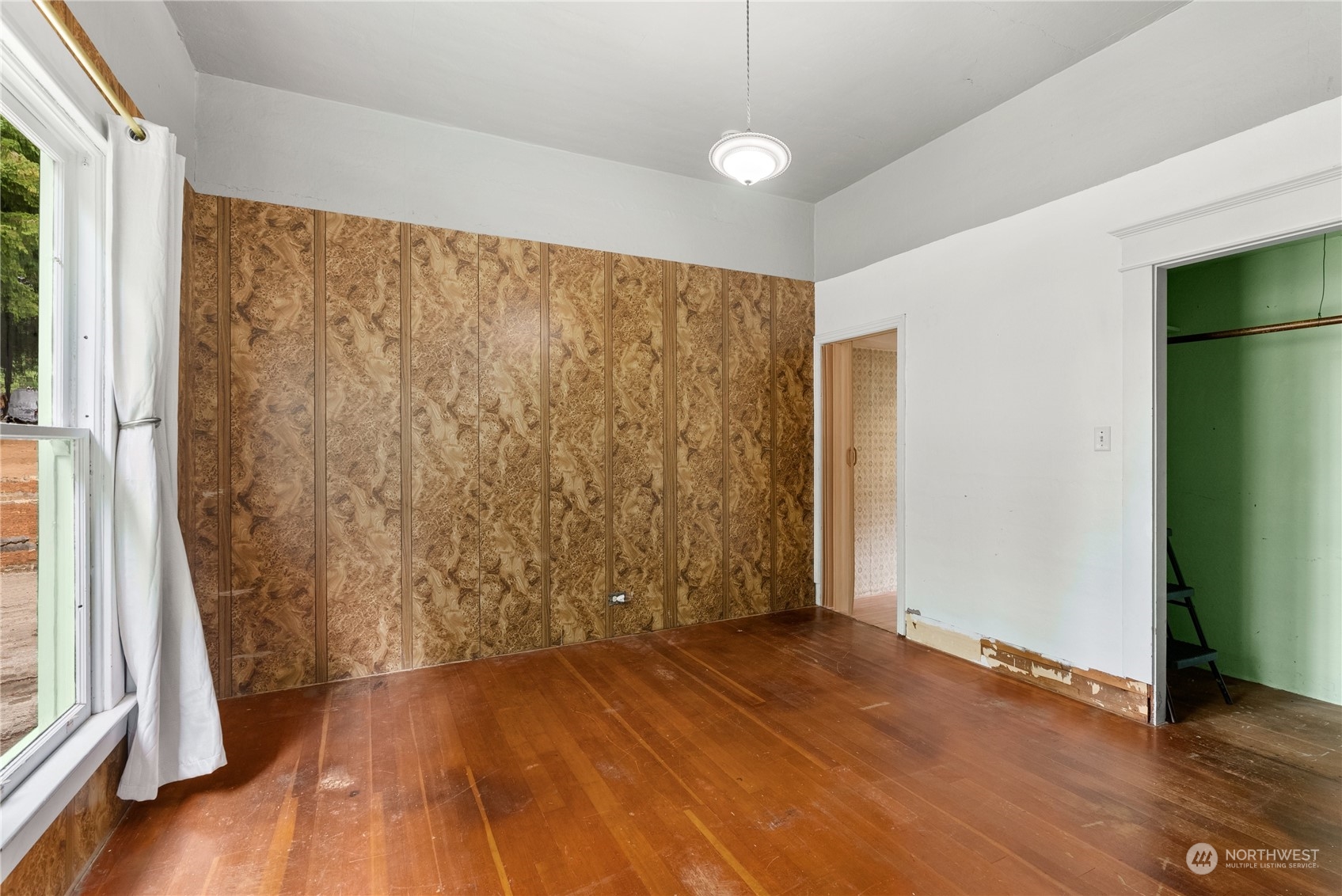110 Brockway Road Chehalis, WA 98532 - Photo 12 of 27 a view of entryway with wooden floor