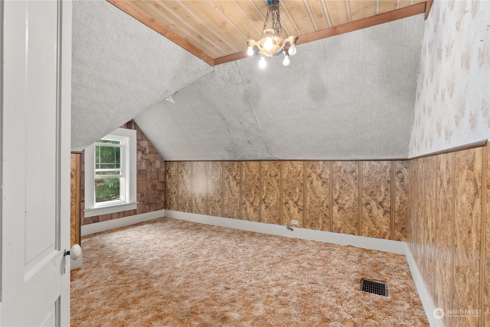 110 Brockway Road Chehalis, WA 98532 - Photo 18 of 27 en empty room with windows