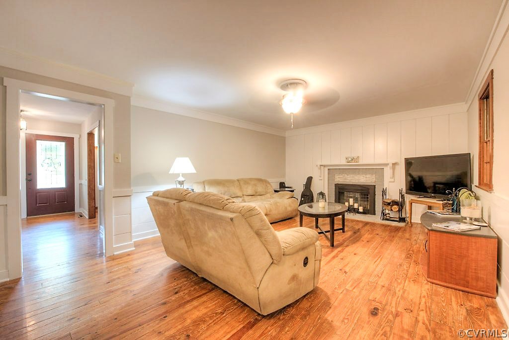 13608 Hunts Bridge Road Midlothian, VA 23112 - Photo 12 of 50 a living room with furniture and a flat screen tv