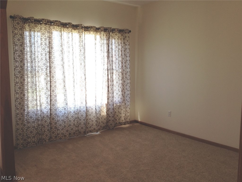 12925 Shadyway Road Cleveland, OH 44125 - Photo 7 of 12 Spacious living room with large picture window.