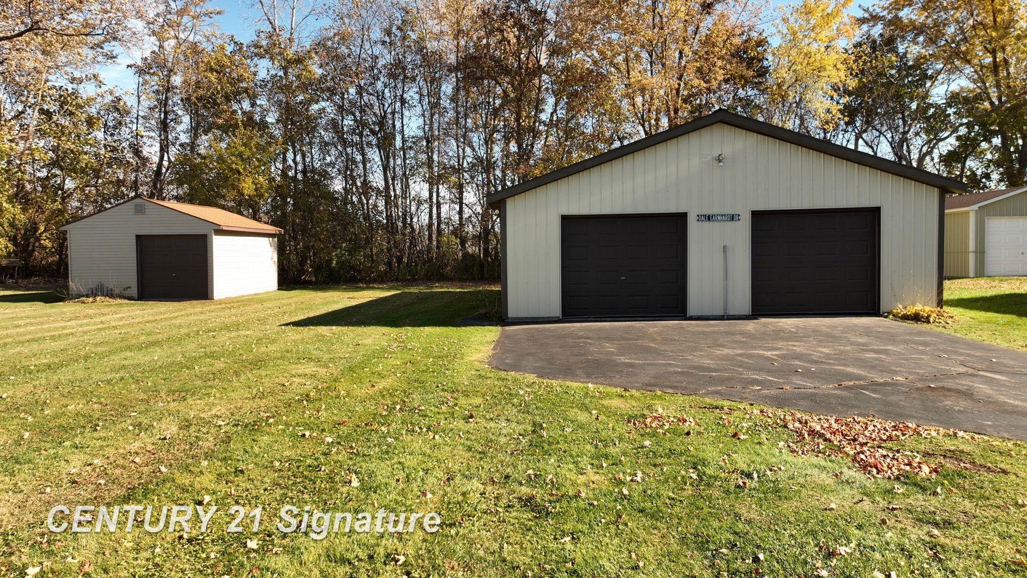 13474 North Linden Road Clio, MI 48420 - Photo 41 of 64 50193516-e9449539-9155-4fd2-88fb-592a2ac9b3a2.JPG