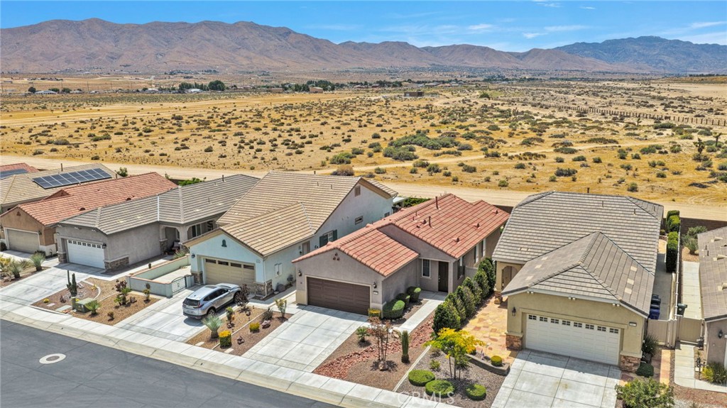 19459 Maple Creek Road Apple Valley, CA 92308 - Photo 7 of 51