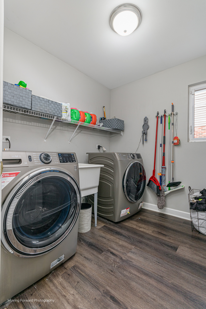 16023 Trumbull Avenue Markham, IL 60428 - Photo 20 of 36 a utility room with dryer and washer