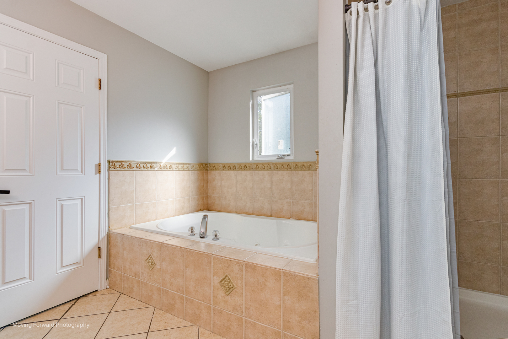 16023 Trumbull Avenue Markham, IL 60428 - Photo 24 of 36 a spacious bathroom with a bathtub and shower