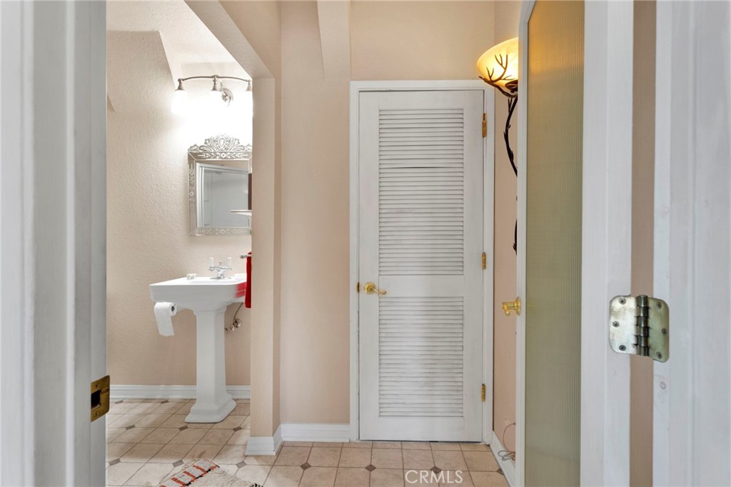 31420 Rabbit Springs Lane Lucerne Valley, CA 92356 - Photo 23 of 72